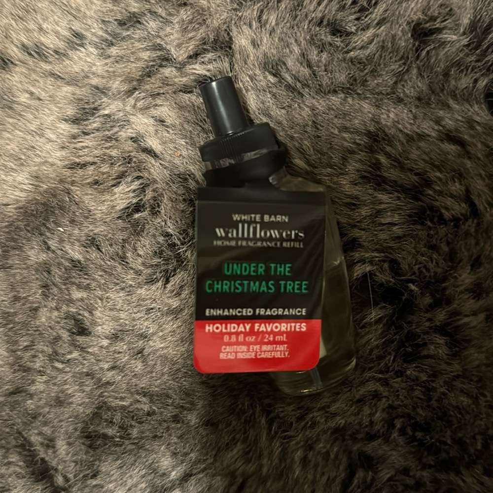 Bath and Body Works Under The Christmas Tree Wallflower